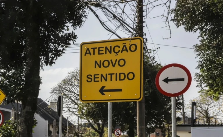 Imagem de destaque para matéria atencao-motorista-rua-do-pinheirinho-muda-de-sentido-nesta-segunda-em-curitiba