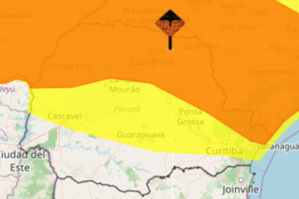 Nuvens carregadas indicam risco de tempestade sobre municípios do Paraná.
