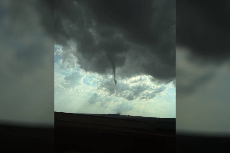 Imagem de capa sobre o tornado registrado em Goioerê, no Paraná.