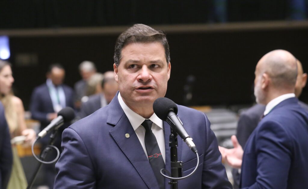 Imagem de capa sobre a agenda de Sandro Alex em Ponta Grossa.