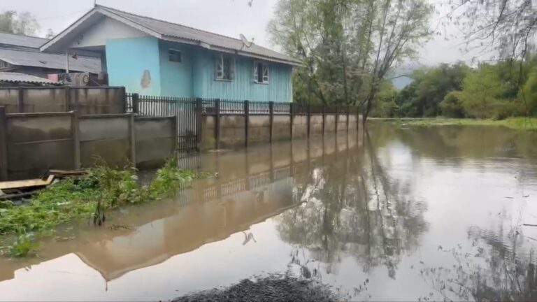 Imagem de capa sobre os volumes de chuva registrados no Paraná.