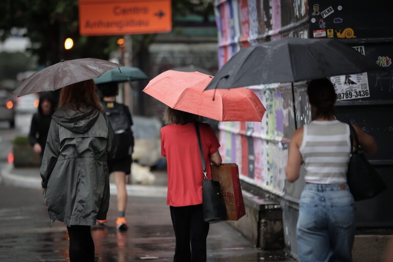 Imagem de capa sobre a previsão de chuva e temporais para o Centro-Sul do país.