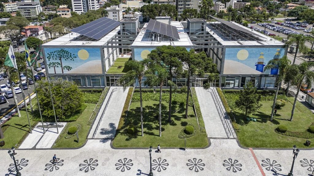 Imagem de destaque para matéria curitiba-e-a-capital-mais-preparada-do-brasil-para-captar-recursos-e-obras