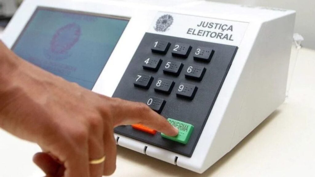 Imagem de destaque para matéria deltan-curi-e-gleisi-polarizam-corrida-ao-senado-no-parana-veja-bastidores