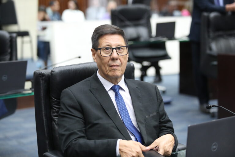 Imagem de destaque para matéria disputa-pela-alep-em-2026-raio-x-dos-candidatos-e-o-filtro-do-tse-no-parana