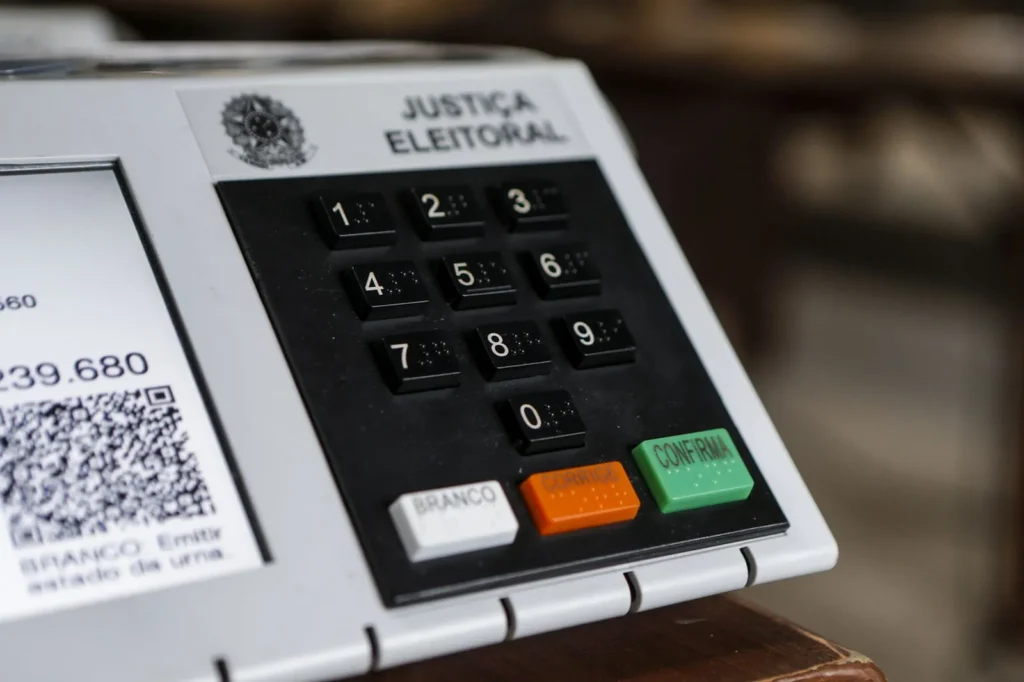 Imagem de destaque para matéria parana-risco-de-enchente-forca-tre-a-mudar-votacao-de-10-mil-eleitores
