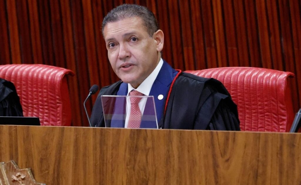 Imagem de destaque para matéria stf-recebe-contrato-de-r-427-mi-e-elo-com-turma-do-kn-sacode-brasilia