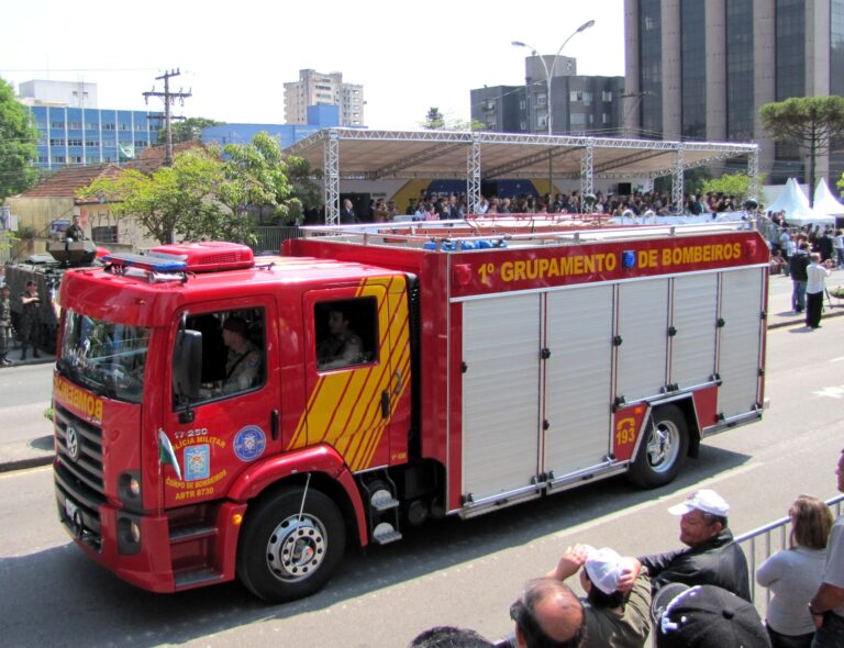 Imagem de destaque para matéria tragedia-na-br-277-carona-de-aplicativo-termina-em-colisao-fatal-com-3-mortos