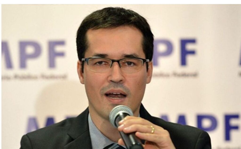 Imagem de destaque para matéria tre-pr-blinda-candidatura-de-deltan-ao-senado-palavra-final-fica-com-o-tse