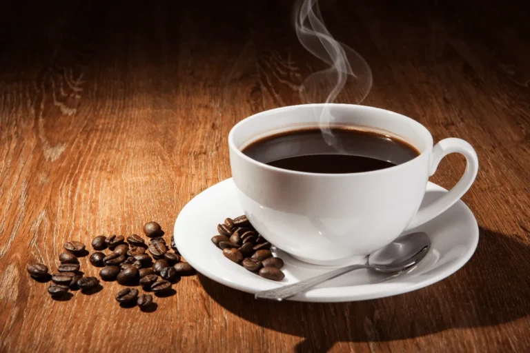 Imagem de destaque para matéria cafeina-turbina-o-cerebro-e-o-treino-veja-o-que-a-ciencia-comprova