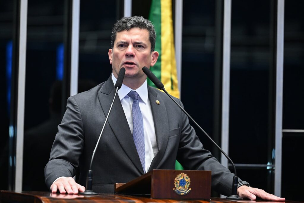 Imagem de destaque para matéria gilmar-mendes-libera-propaganda-que-associa-sergio-moro-ao-aborto-no-parana