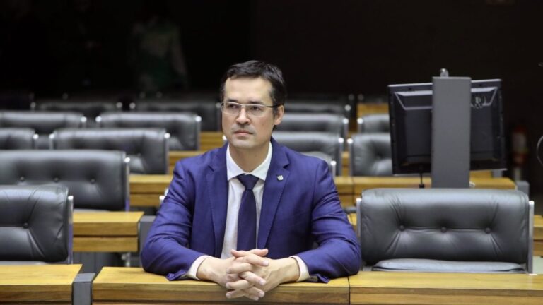 Imagem de destaque para matéria manobra-no-stf-mira-votos-de-dallagnol-e-pode-abrir-vaga-para-gleisi-hoffmann